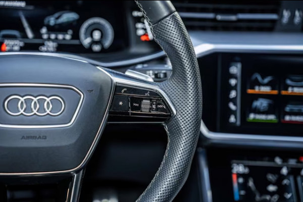Audi A6 Avant 50 Tfsi e Quattro S-LINE ** MATRIX, LEDER, TREKH, ACC, HuD, VERW. STUUR ** 1e EIG - UNFALLFREI ** ** INFORMEER OOK NAAR ONZE AANTREKKELIJKE FINANCIAL-LEASE TARIEVEN **