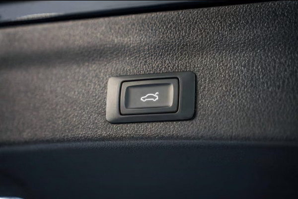Audi A6 Avant 50 Tfsi e Quattro S-LINE ** MATRIX, LEDER, TREKH, ACC, HuD, VERW. STUUR ** 1e EIG - UNFALLFREI ** ** INFORMEER OOK NAAR ONZE AANTREKKELIJKE FINANCIAL-LEASE TARIEVEN **