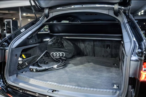 Audi A6 Avant 50 Tfsi e Quattro S-LINE ** MATRIX, LEDER, TREKH, ACC, HuD, VERW. STUUR ** 1e EIG - UNFALLFREI ** ** INFORMEER OOK NAAR ONZE AANTREKKELIJKE FINANCIAL-LEASE TARIEVEN **