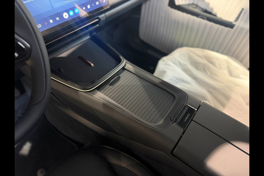 Lynk & Co 08 1.5 More|H&K|360|Pano|Stoel massage Verwarming en Ventilatie|200km elektrisch