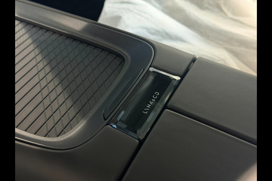 Lynk & Co 08 1.5 More|H&K|360|Pano|Stoel massage Verwarming en Ventilatie|200km elektrisch