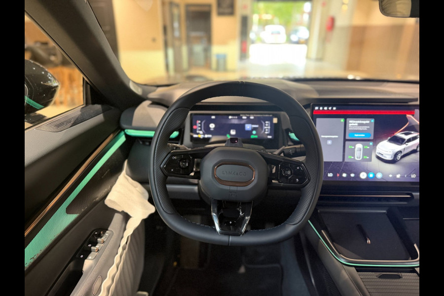 Lynk & Co 08 1.5 More|H&K|360|Pano|Stoel massage Verwarming en Ventilatie|200km elektrisch