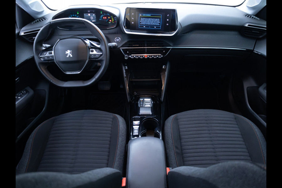 Peugeot e-208 EV Active Pack 50 kWh | SOH 98% | Stoelverwarming | Navigatie | Airco | Apple Carplay | Android auto | Cruise | All season banden