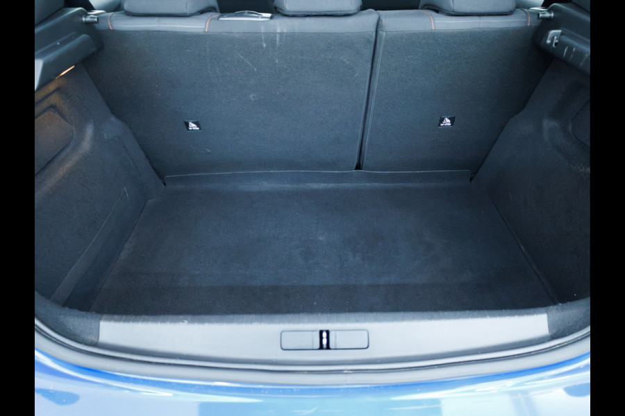Peugeot e-208 EV Active Pack 50 kWh | SOH 98% | Stoelverwarming | Navigatie | Airco | Apple Carplay | Android auto | Cruise | All season banden