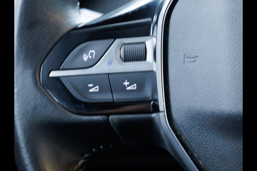 Peugeot e-208 EV Active Pack 50 kWh | SOH 98% | Stoelverwarming | Navigatie | Airco | Apple Carplay | Android auto | Cruise | All season banden