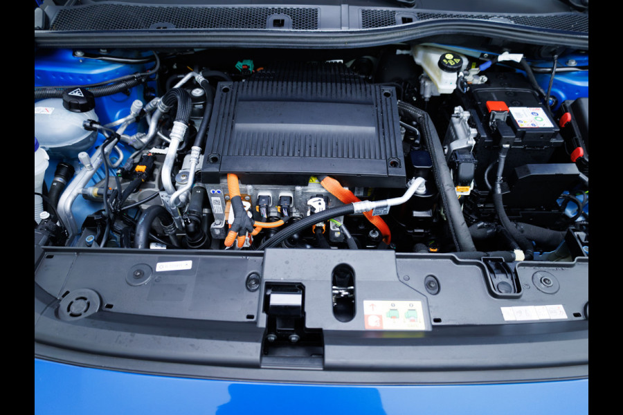 Peugeot e-208 EV Active Pack 50 kWh | SOH 98% | Stoelverwarming | Navigatie | Airco | Apple Carplay | Android auto | Cruise | All season banden