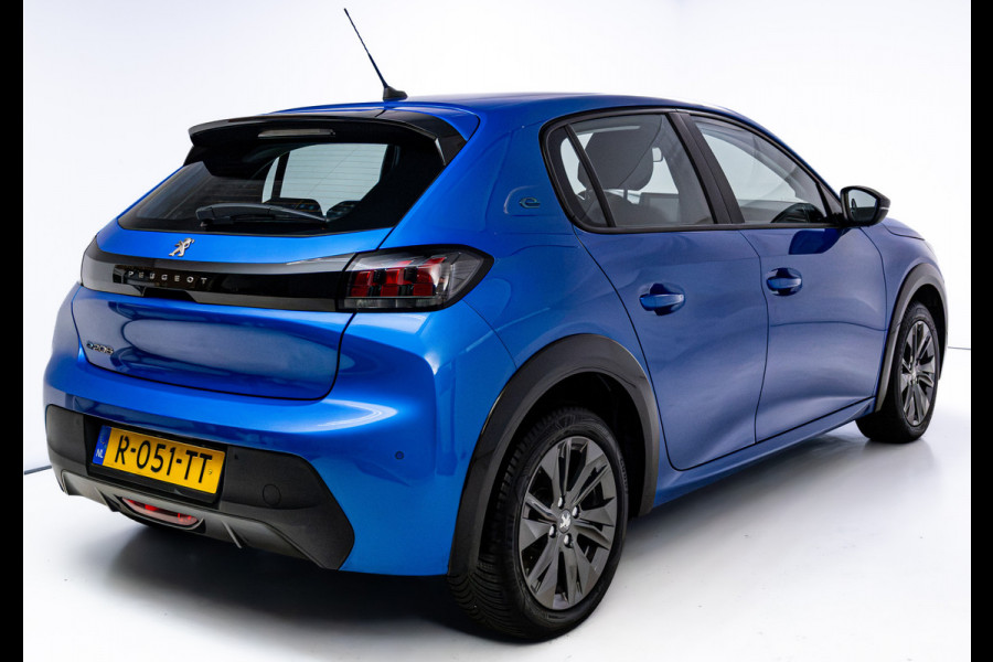 Peugeot e-208 EV Active Pack 50 kWh | SOH 98% | Stoelverwarming | Navigatie | Airco | Apple Carplay | Android auto | Cruise | All season banden