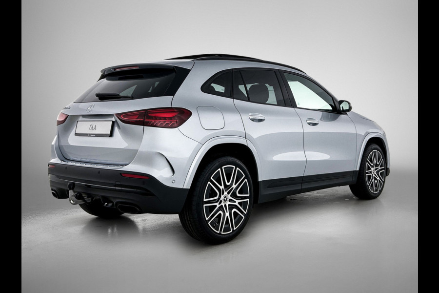 Mercedes-Benz GLA 250 e 140 Year Edition | Plus pakket | Nightpakket | Parkeerpakket | Trekhaak | Panoramaschuifdak | 20” tien-dubbelspaaks AMG velgen | Warmtewerend, donkergetint glas |