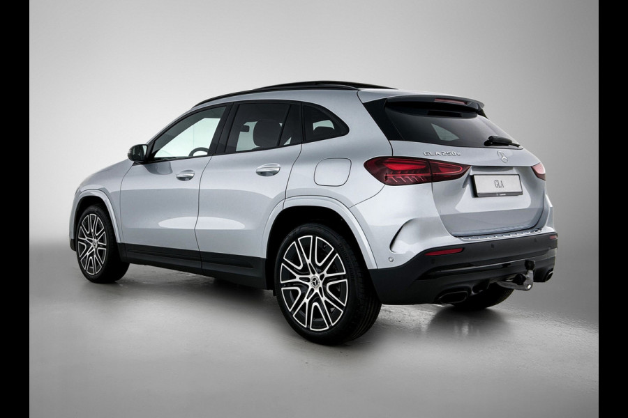 Mercedes-Benz GLA 250 e 140 Year Edition | Plus pakket | Nightpakket | Parkeerpakket | Trekhaak | Panoramaschuifdak | 20” tien-dubbelspaaks AMG velgen | Warmtewerend, donkergetint glas |