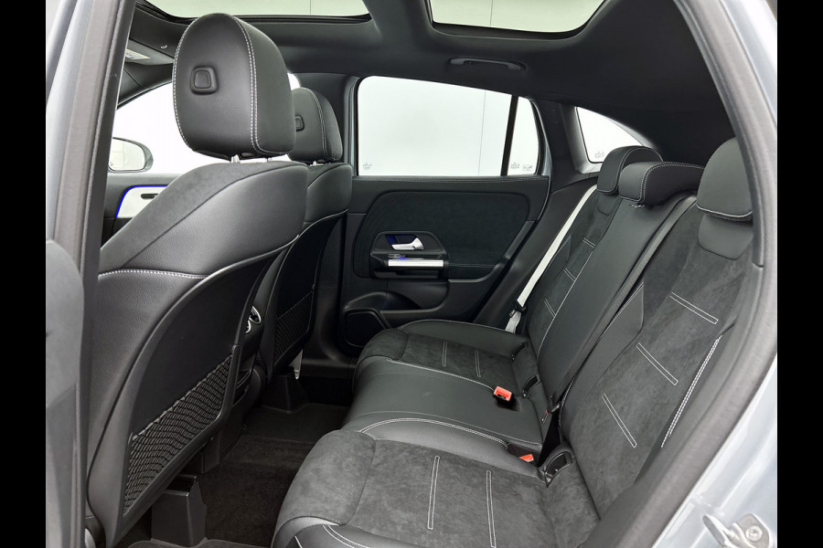 Mercedes-Benz GLA 250 e 140 Year Edition | Plus pakket | Nightpakket | Parkeerpakket | Trekhaak | Panoramaschuifdak | 20” tien-dubbelspaaks AMG velgen | Warmtewerend, donkergetint glas |