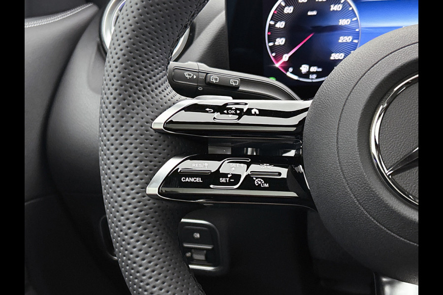 Mercedes-Benz GLA 250 e 140 Year Edition | Plus pakket | Nightpakket | Parkeerpakket | Trekhaak | Panoramaschuifdak | 20” tien-dubbelspaaks AMG velgen | Warmtewerend, donkergetint glas |