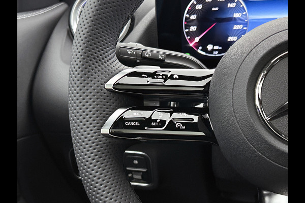 Mercedes-Benz GLA 250 e 140 Year Edition | Plus pakket | Nightpakket | Parkeerpakket | Trekhaak | Panoramaschuifdak | 20” tien-dubbelspaaks AMG velgen | Warmtewerend, donkergetint glas |