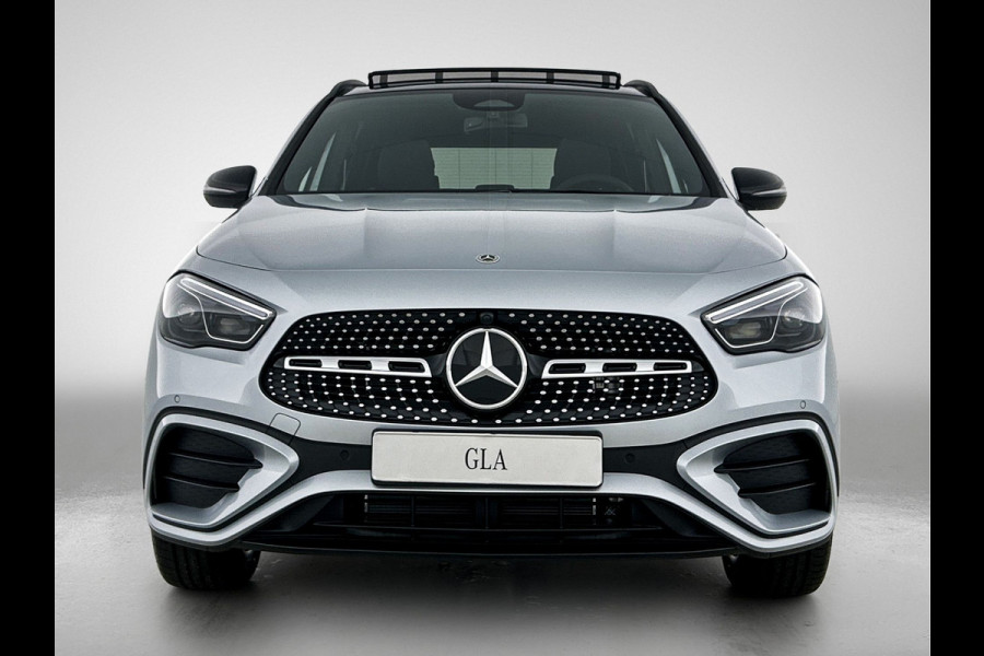 Mercedes-Benz GLA 250 e 140 Year Edition | Plus pakket | Nightpakket | Parkeerpakket | Trekhaak | Panoramaschuifdak | 20” tien-dubbelspaaks AMG velgen | Warmtewerend, donkergetint glas |