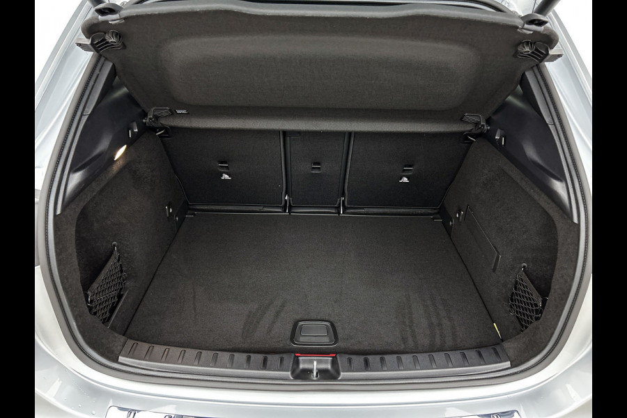 Mercedes-Benz GLA 250 e 140 Year Edition | Plus pakket | Nightpakket | Parkeerpakket | Trekhaak | Panoramaschuifdak | 20” tien-dubbelspaaks AMG velgen | Warmtewerend, donkergetint glas |