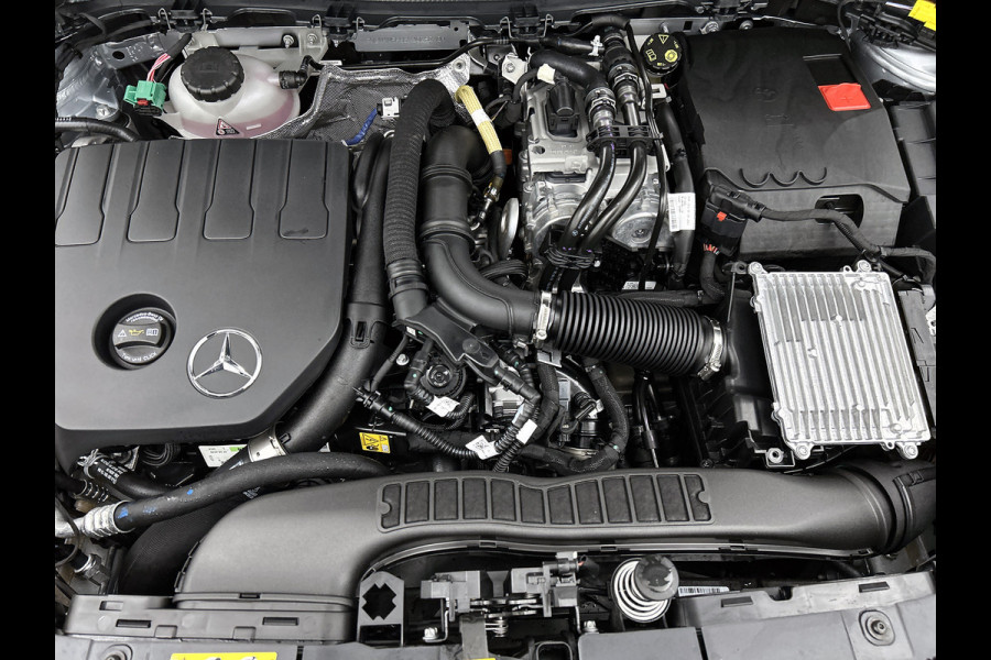 Mercedes-Benz GLA 250 e 140 Year Edition | Plus pakket | Nightpakket | Parkeerpakket | Trekhaak | Panoramaschuifdak | 20” tien-dubbelspaaks AMG velgen | Warmtewerend, donkergetint glas |