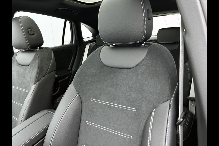 Mercedes-Benz GLA 250 e 140 Year Edition | Plus pakket | Nightpakket | Parkeerpakket | Trekhaak | Panoramaschuifdak | 20” tien-dubbelspaaks AMG velgen | Warmtewerend, donkergetint glas |