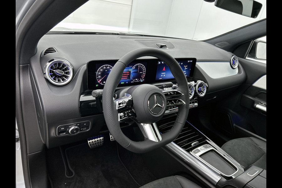 Mercedes-Benz GLA 250 e 140 Year Edition | Plus pakket | Nightpakket | Parkeerpakket | Trekhaak | Panoramaschuifdak | 20” tien-dubbelspaaks AMG velgen | Warmtewerend, donkergetint glas |