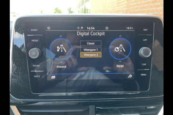 Volkswagen T-Roc 1.5 TSI 150pk DSG R-Line Navigatie Apple Carplay/Android Auto Parkeersensoren Camera Adaptive Cruise Control Elektrische achterklep Stoel- en stuurverwarming Climate Control Ledverlichting Virtual Cockpit
