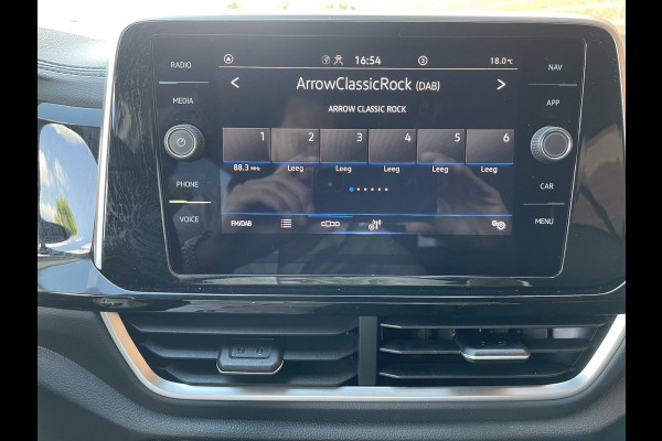 Volkswagen T-Roc 1.5 TSI 150pk DSG R-Line Navigatie Apple Carplay/Android Auto Parkeersensoren Camera Adaptive Cruise Control Elektrische achterklep Stoel- en stuurverwarming Climate Control Ledverlichting Virtual Cockpit