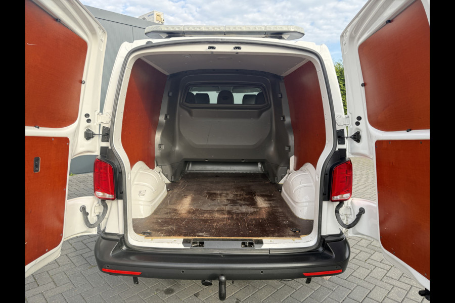 Volkswagen Transporter 2.0 TDI 111 PK / L2H1 / DUBBELE CABINE / 1e EIG. / TREKHAAK / CRUISE / CARPLAY / AIRCO / PDC