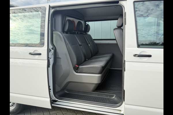 Volkswagen Transporter 2.0 TDI 111 PK / L2H1 / DUBBELE CABINE / 1e EIG. / TREKHAAK / CRUISE / CARPLAY / AIRCO / PDC