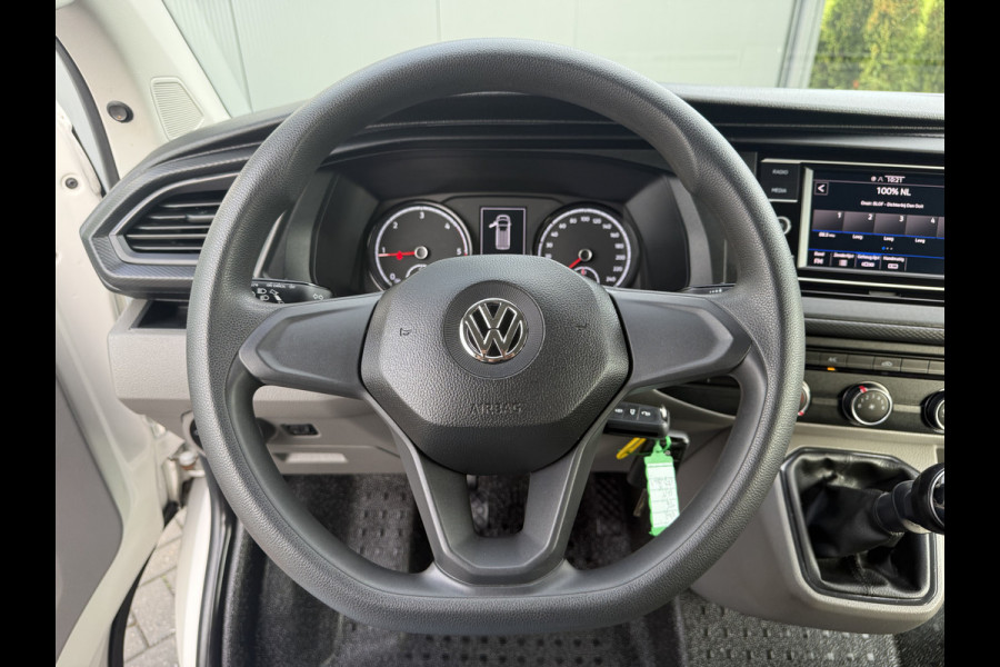 Volkswagen Transporter 2.0 TDI 111 PK / L2H1 / DUBBELE CABINE / 1e EIG. / TREKHAAK / CRUISE / CARPLAY / AIRCO / PDC