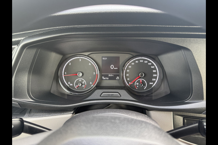 Volkswagen Transporter 2.0 TDI 111 PK / L2H1 / DUBBELE CABINE / 1e EIG. / TREKHAAK / CRUISE / CARPLAY / AIRCO / PDC