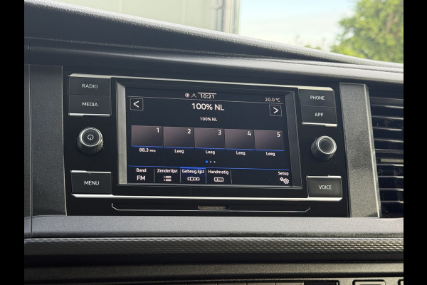 Volkswagen Transporter 2.0 TDI 111 PK / L2H1 / DUBBELE CABINE / 1e EIG. / TREKHAAK / CRUISE / CARPLAY / AIRCO / PDC