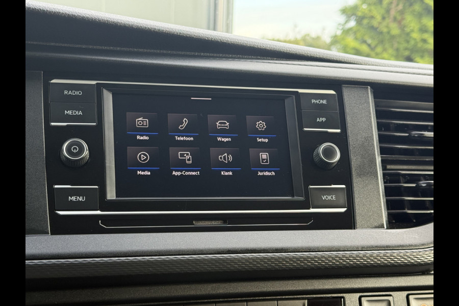 Volkswagen Transporter 2.0 TDI 111 PK / L2H1 / DUBBELE CABINE / 1e EIG. / TREKHAAK / CRUISE / CARPLAY / AIRCO / PDC