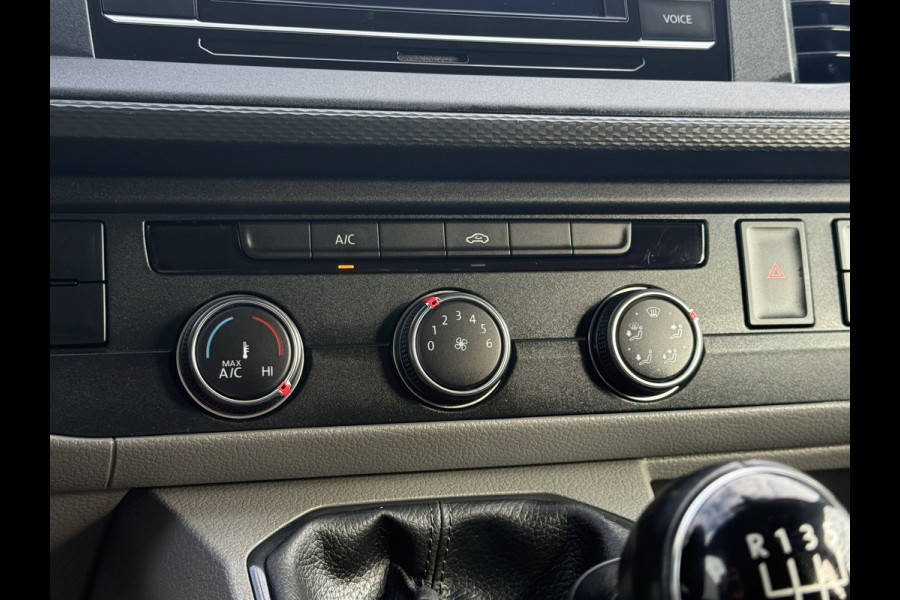 Volkswagen Transporter 2.0 TDI 111 PK / L2H1 / DUBBELE CABINE / 1e EIG. / TREKHAAK / CRUISE / CARPLAY / AIRCO / PDC