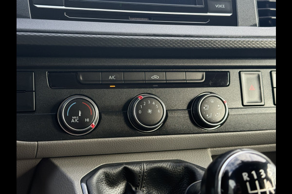 Volkswagen Transporter 2.0 TDI 111 PK / L2H1 / DUBBELE CABINE / 1e EIG. / TREKHAAK / CRUISE / CARPLAY / AIRCO / PDC