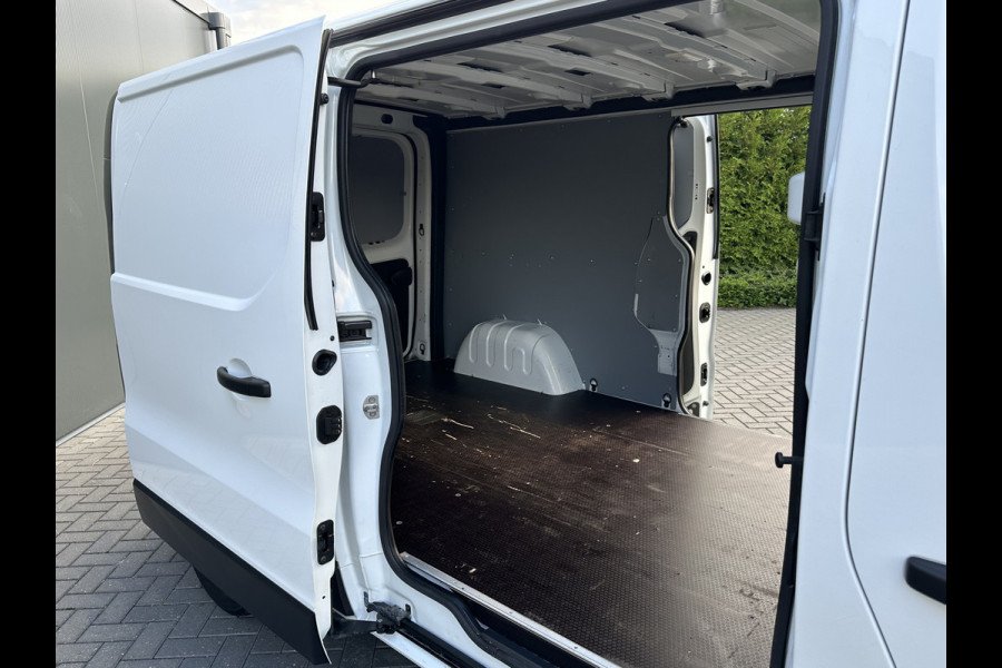 Renault Trafic 2.0 dCi 120 PK / L2H1 / 1e EIG. / DUBBELE SCHUIFDEUREN / TREKHAAK / LED KOPLAMPEN / AIRCO / CRUISE