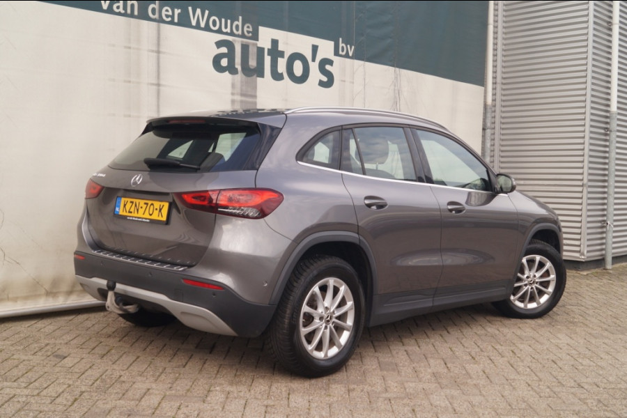 Mercedes-Benz GLA 180d Automaat Business Solution -ECC-NAVI-TREKHAAK-