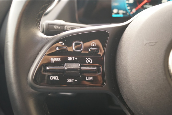 Mercedes-Benz GLA 180d Automaat Business Solution -ECC-NAVI-TREKHAAK-