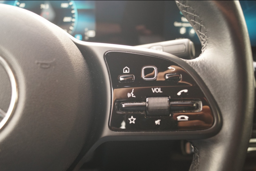 Mercedes-Benz GLA 180d Automaat Business Solution -ECC-NAVI-TREKHAAK-