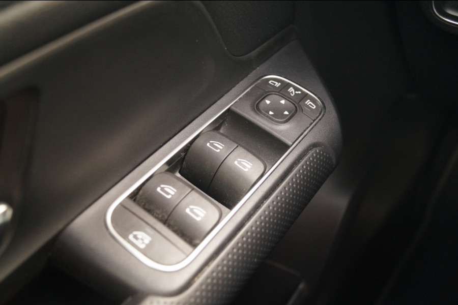 Mercedes-Benz GLA 180d Automaat Business Solution -ECC-NAVI-TREKHAAK-