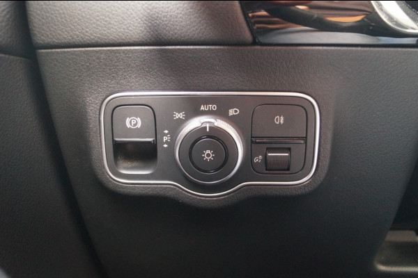 Mercedes-Benz GLA 180d Automaat Business Solution -ECC-NAVI-TREKHAAK-