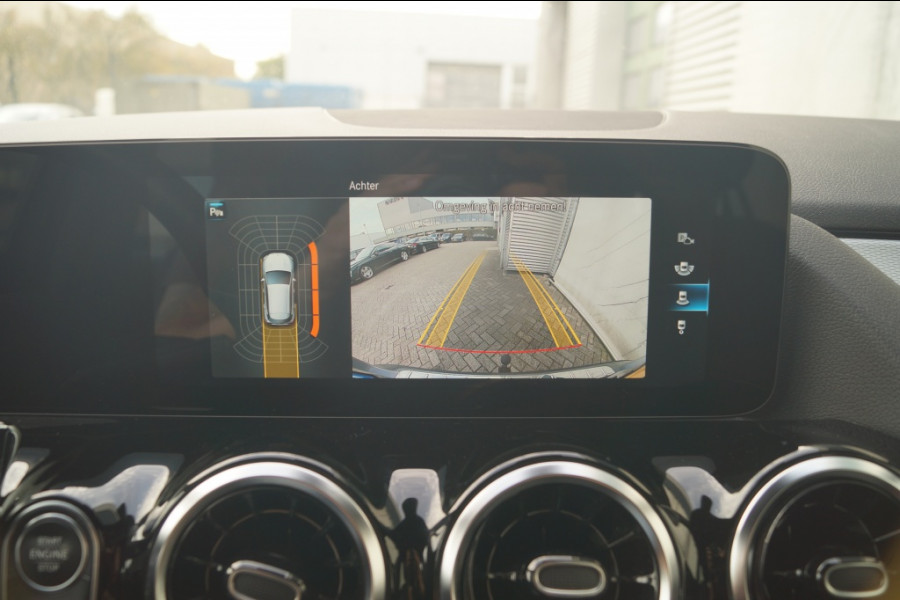 Mercedes-Benz GLA 180d Automaat Business Solution -ECC-NAVI-TREKHAAK-