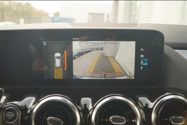 Mercedes-Benz GLA 180d Automaat Business Solution -ECC-NAVI-TREKHAAK-