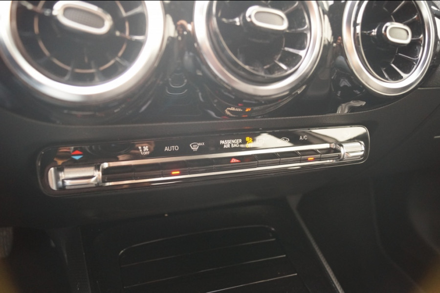 Mercedes-Benz GLA 180d Automaat Business Solution -ECC-NAVI-TREKHAAK-
