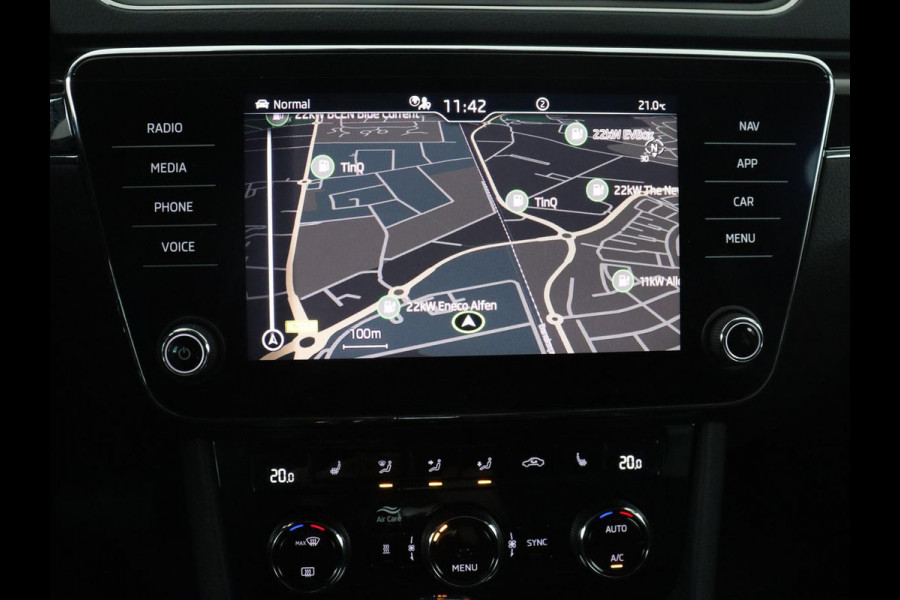 Škoda Superb Combi 1.4 TSI iV Laurin & Klement | SOH 95.8% | Trekhaak | Leder | Virtual Dashboard | Stoelverwarming | Memory | Virtual Dashboard | Park assist | Cruise control | Navigatie | Carplay |