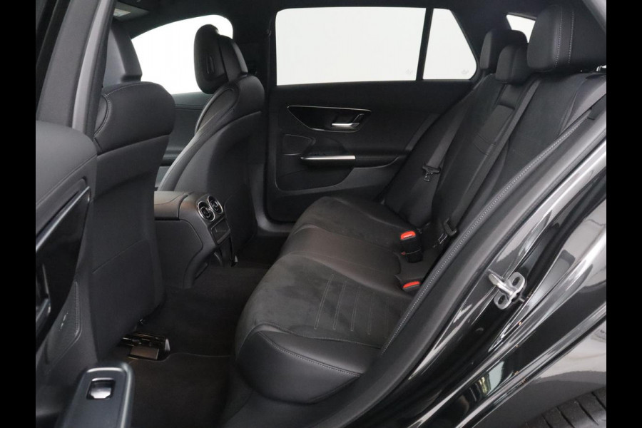 Mercedes-Benz C-Klasse 300e AMG-Line | SOH 97.7 | Leder/alcantara | Adaptive cruise | Memory | 360 camera | Sfeerverlichting | Burnmester | Stoelverwarming | Full LED |