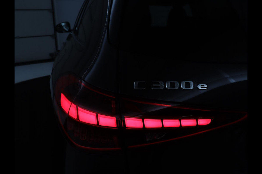 Mercedes-Benz C-Klasse 300e AMG-Line | SOH 97.7 | Leder/alcantara | Adaptive cruise | Memory | 360 camera | Sfeerverlichting | Burnmester | Stoelverwarming | Full LED |