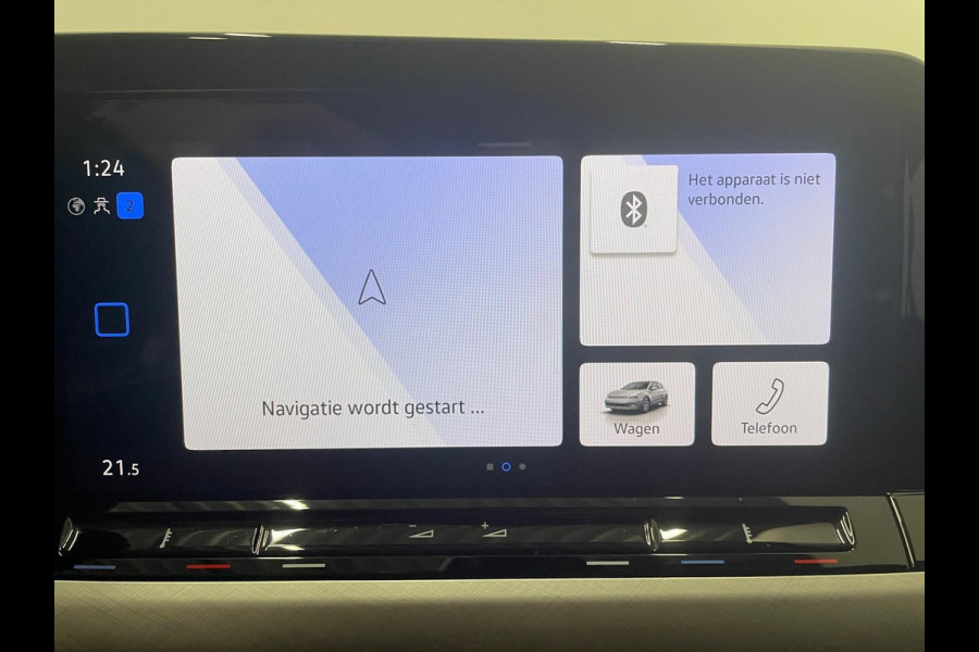 Volkswagen Golf 1.0 eTSI 110pk Automaat Life Navigatie Apple Carplay/Android Auto Parkeersensoren Adaptieve Cruise Control Sfeerverlichting Virtual Cockpit Climate Control Lichtmetalen velgen