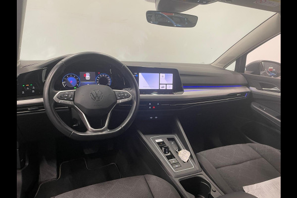 Volkswagen Golf 1.0 eTSI 110pk Automaat Life Navigatie Apple Carplay/Android Auto Parkeersensoren Adaptieve Cruise Control Sfeerverlichting Virtual Cockpit Climate Control Lichtmetalen velgen