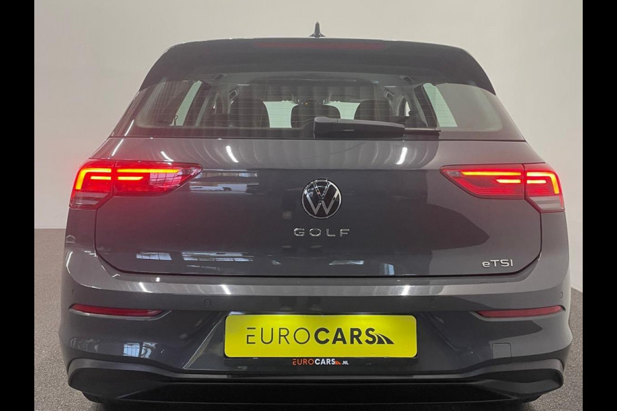 Volkswagen Golf 1.0 eTSI 110pk Automaat Life Navigatie Apple Carplay/Android Auto Parkeersensoren Adaptieve Cruise Control Sfeerverlichting Virtual Cockpit Climate Control Lichtmetalen velgen
