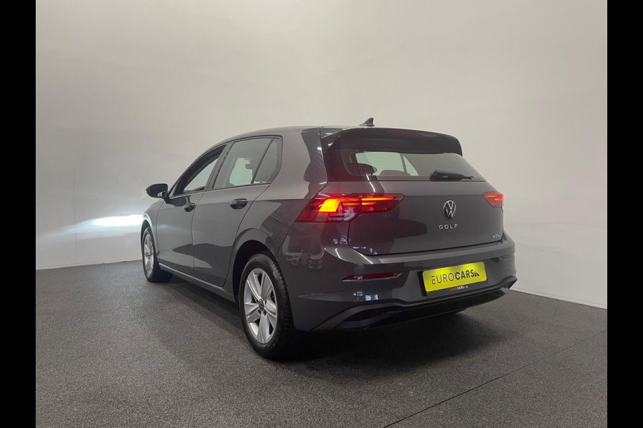 Volkswagen Golf 1.0 eTSI 110pk Automaat Life Navigatie Apple Carplay/Android Auto Parkeersensoren Adaptieve Cruise Control Sfeerverlichting Virtual Cockpit Climate Control Lichtmetalen velgen
