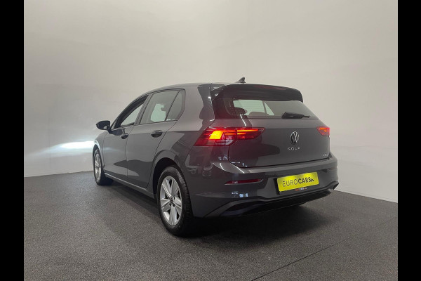 Volkswagen Golf 1.0 eTSI 110pk Automaat Life Navigatie Apple Carplay/Android Auto Parkeersensoren Adaptieve Cruise Control Sfeerverlichting Virtual Cockpit Climate Control Lichtmetalen velgen
