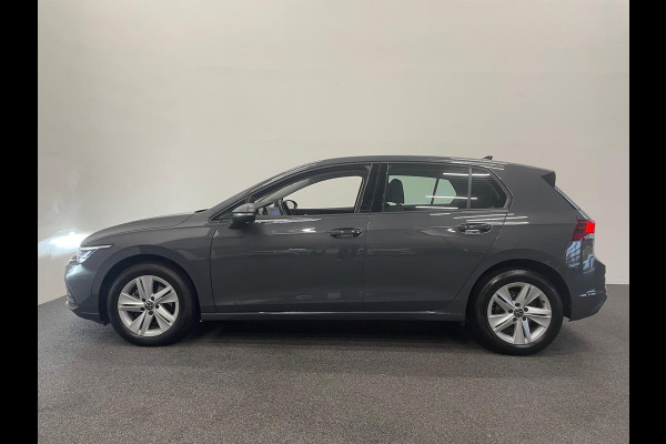 Volkswagen Golf 1.0 eTSI 110pk Automaat Life Navigatie Apple Carplay/Android Auto Parkeersensoren Adaptieve Cruise Control Sfeerverlichting Virtual Cockpit Climate Control Lichtmetalen velgen