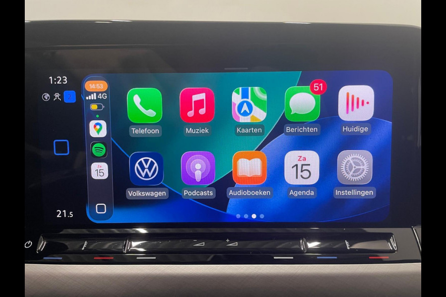 Volkswagen Golf 1.0 eTSI 110pk Automaat Life Navigatie Apple Carplay/Android Auto Parkeersensoren Adaptieve Cruise Control Sfeerverlichting Virtual Cockpit Climate Control Lichtmetalen velgen